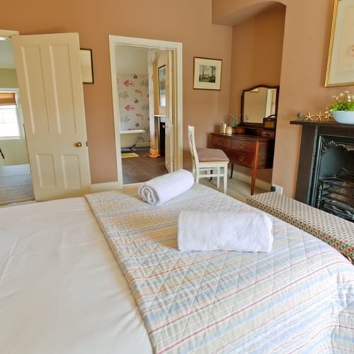 Boltholes and Hideaways Temperance House master to ensuite Beaumaris