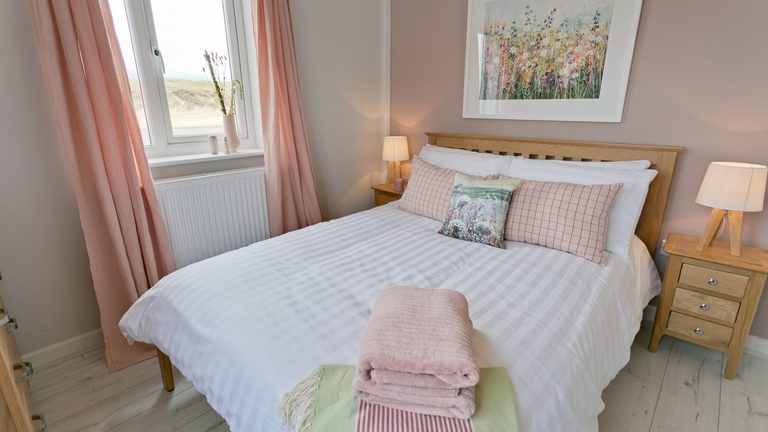 Boltholes and Hideaways Ty Glan Y Mor Aberffraw double