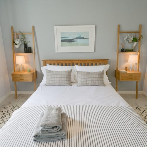 Boltholes and Hideaways Ty Glan Y Mor Aberffraw master bedroom
