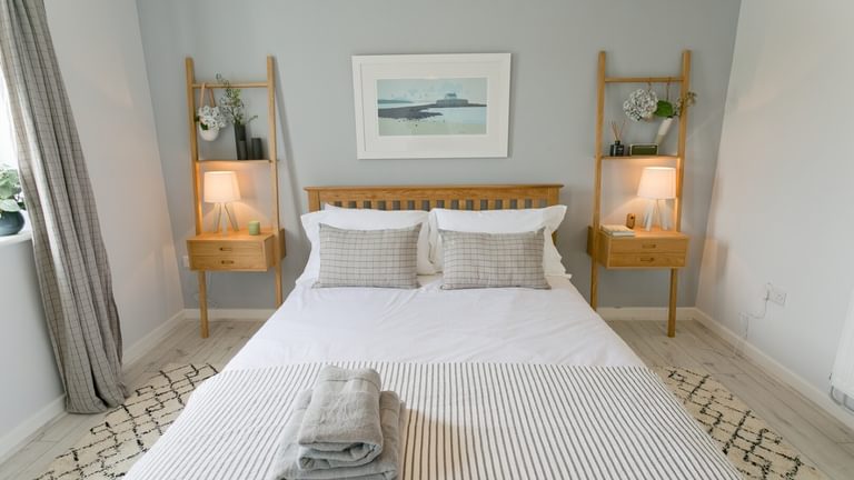 Boltholes and Hideaways Ty Glan Y Mor Aberffraw master bedroom