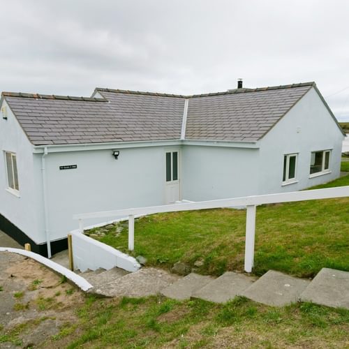 Boltholes and Hideaways Ty Glan Y Mor Aberffraw steps to house