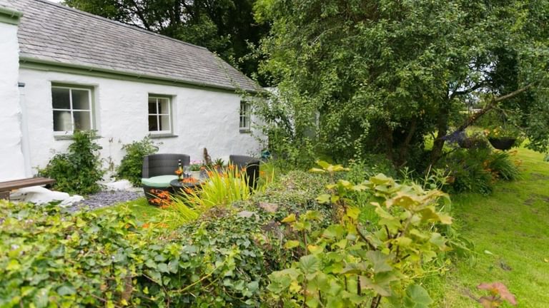 Boltholes and Hideaways Tyn Llan garden to house
