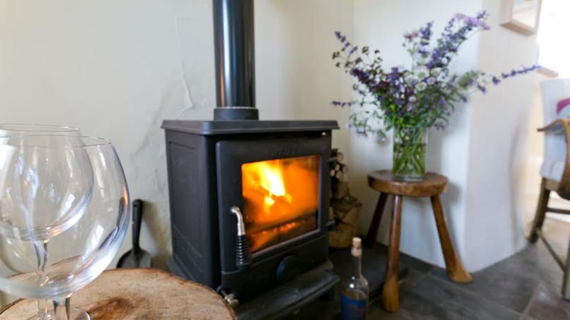 Boltholes and Hideaways Tyn Towyn by the beach Anglesey warm wood stove 1619