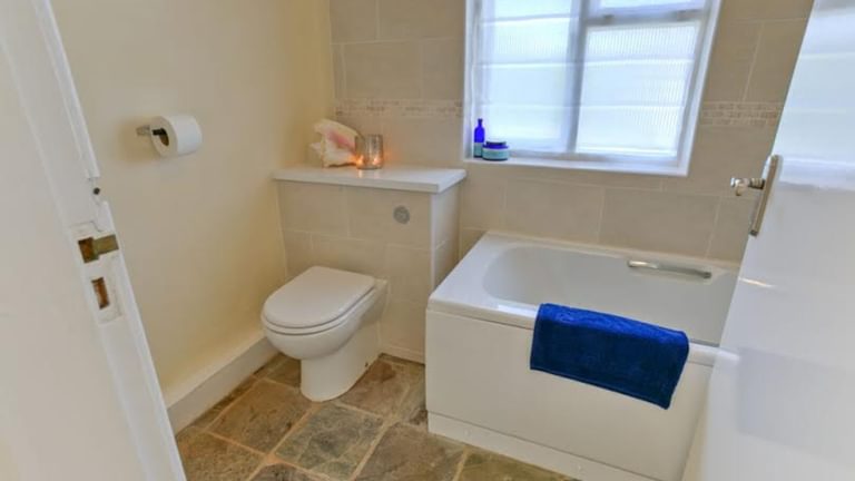Boltholes and Hideaways Tyn Towyn by the beach Anglesey Bathroom too 1619