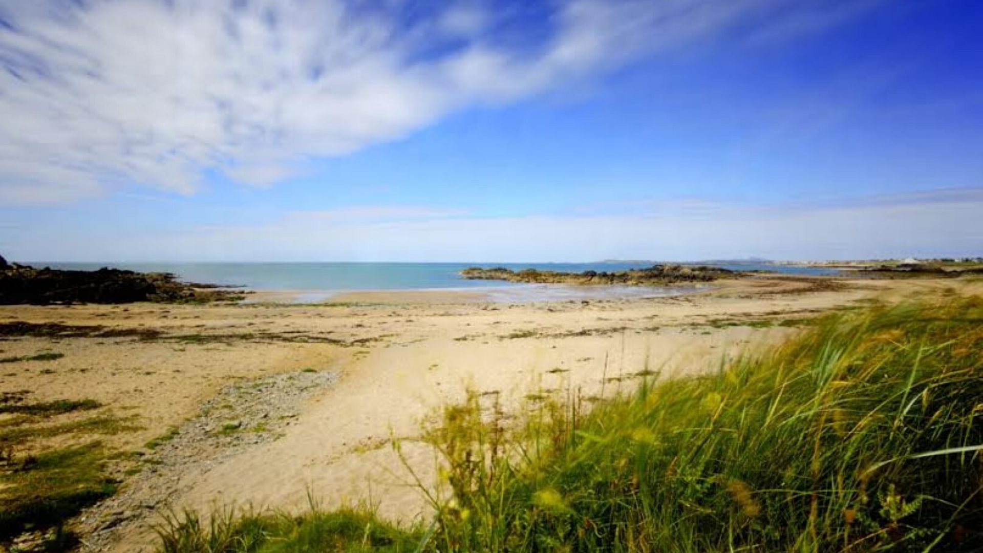 Boltholes and Hideaways Tyn Towyn by the beach Porth Nobla 1617