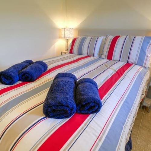 Boltholes and Hideaways Tyn Towyn by the beach Thosneigr double room 1619