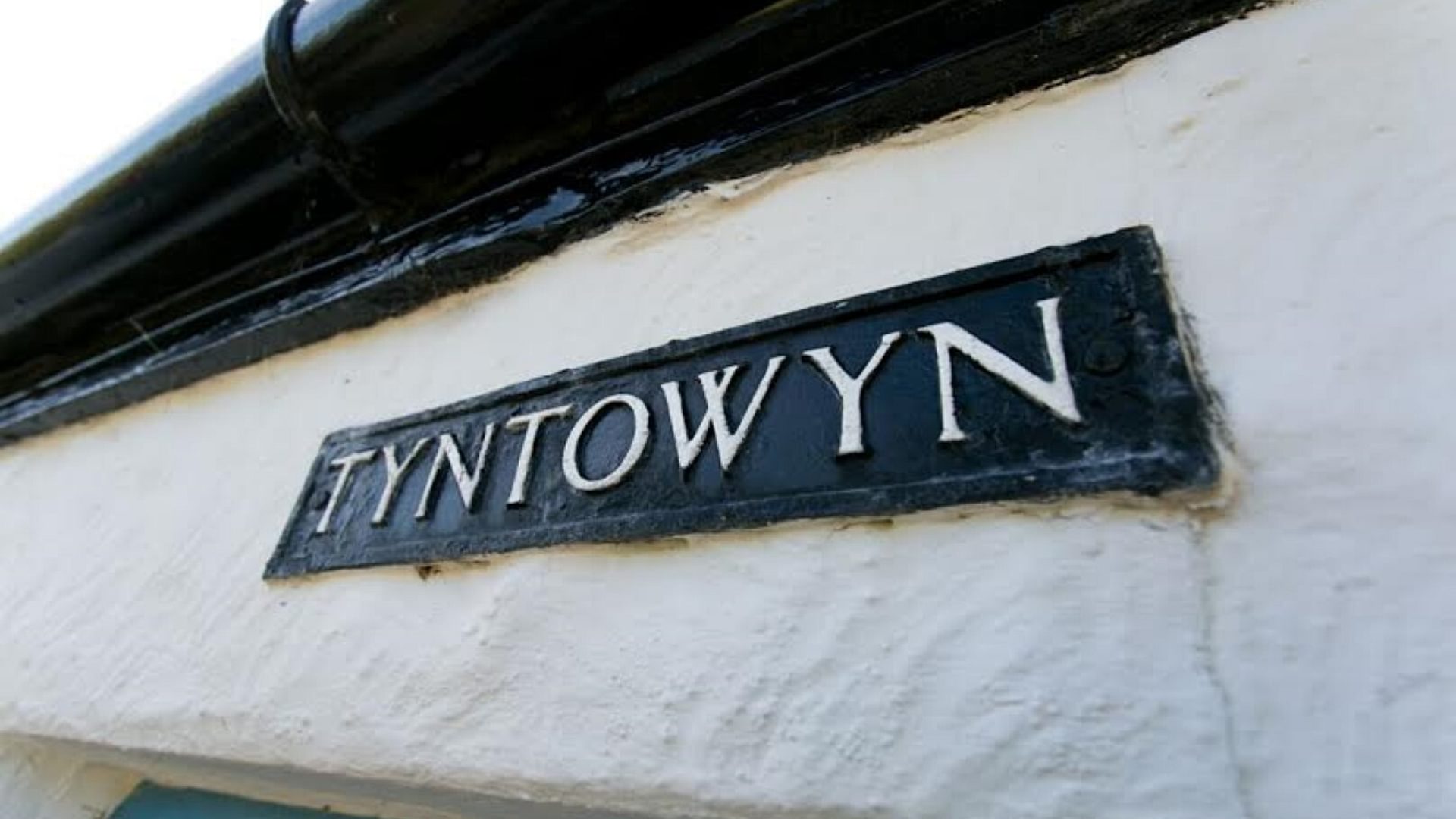 Boltholes and Hideaways Tyn Towyn by the beach door to relaxation 1619