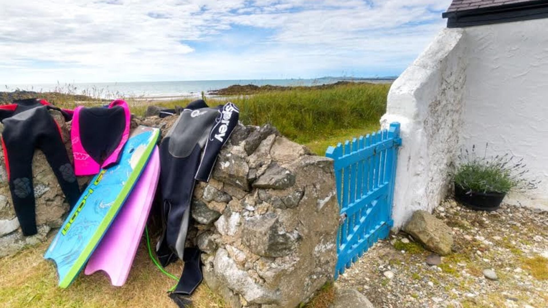 Boltholes and Hideaways Tyn Towyn by the beach surfer heaven 1619