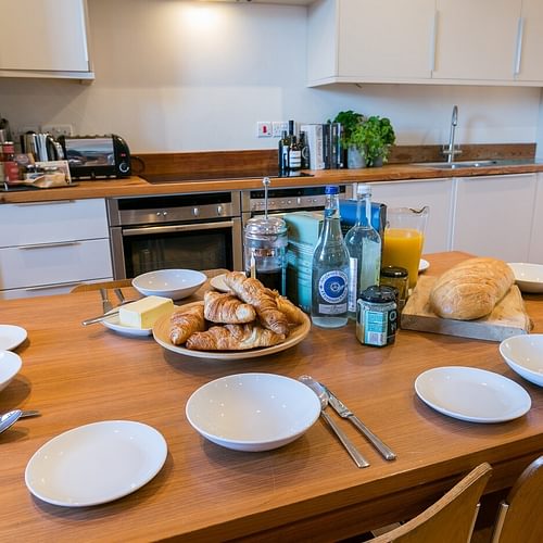 Boltholes and hideaways Capel Seion Coron breakfast and kitchen