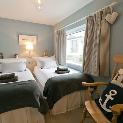 Boltholesand Hideaways Beaumaris Anglesey Glascoed twin bedroom 1 1619