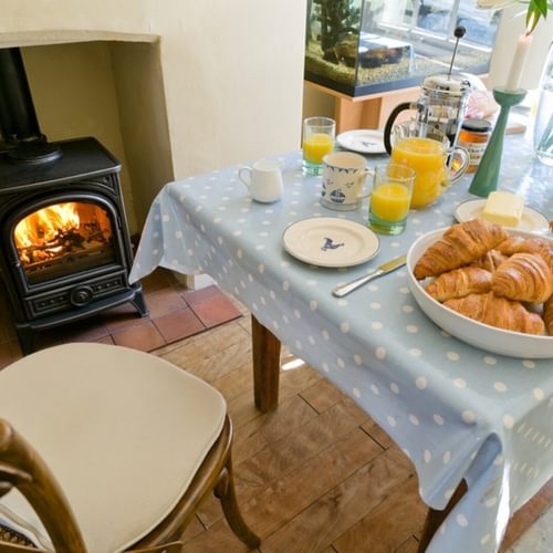 Boltholesandhideaways Temperance House Kitchen breakfast by the fire