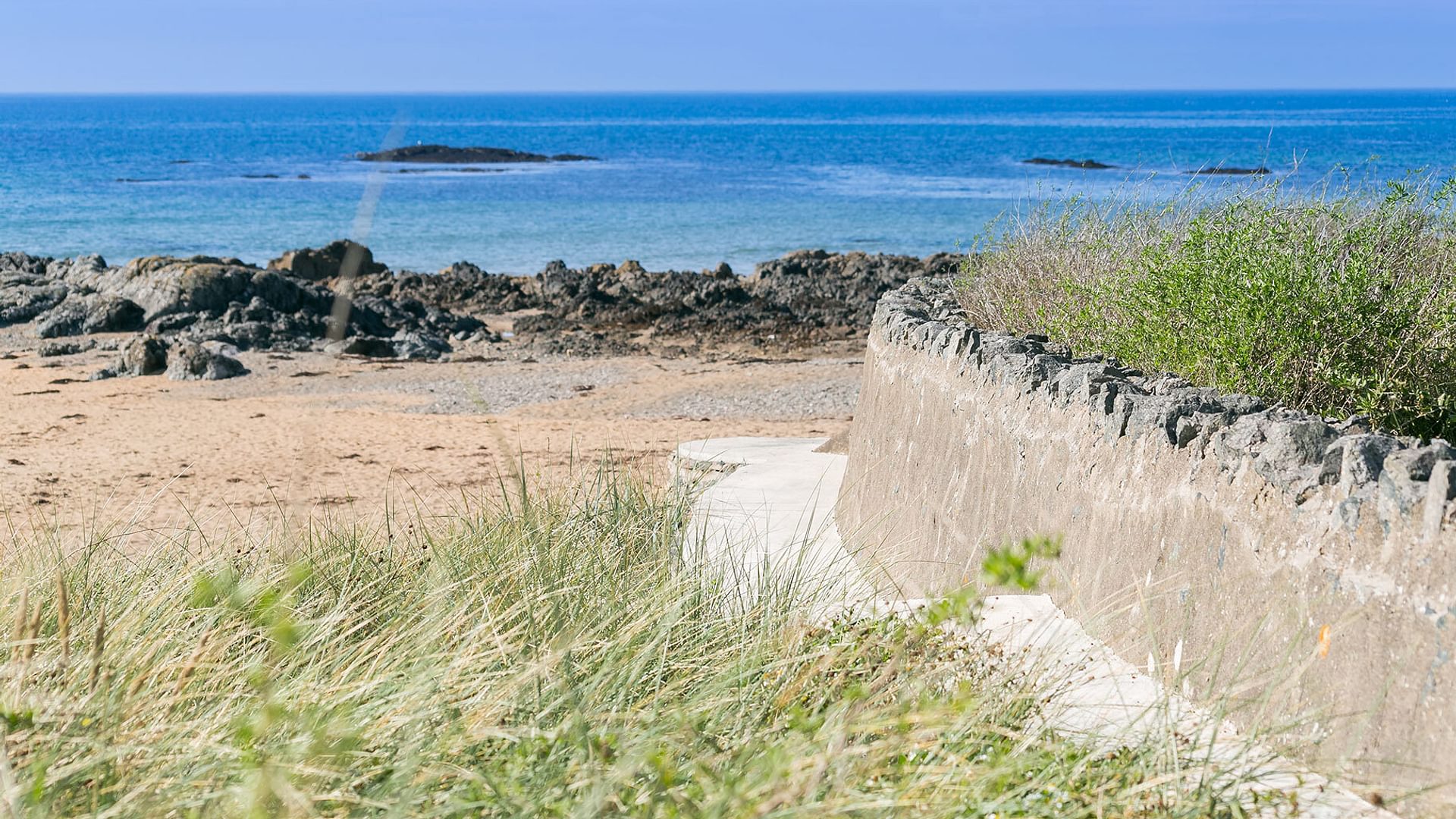 Borth Bach Rhosneigr Anglesey garden beach 1920x1080