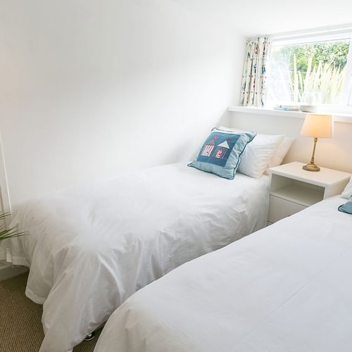 Borth Bach Rhosneigr Anglesey twin bedroom 5 1920x1080