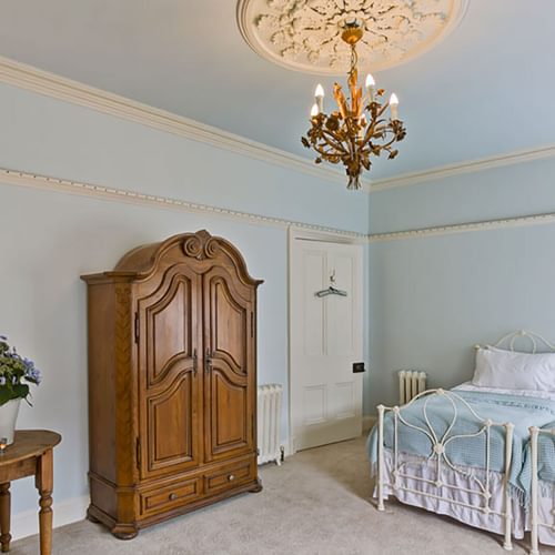 Bay House Beaumaris Anglesey twin bedroom 1920x1080 2