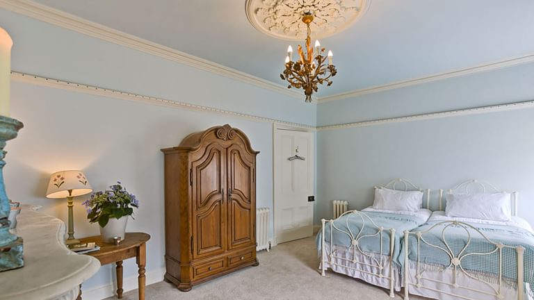 Bay House Beaumaris Anglesey twin bedroom 1920x1080 2
