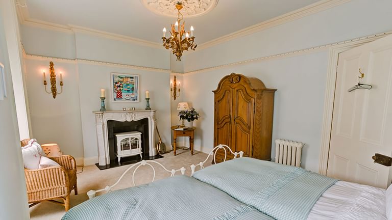 Bay House Beaumaris Anglesey twin bedroom 2 1920x1080 2