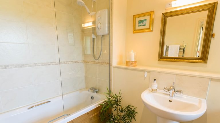 Beudy Odyn Pentraeth Anglesey bathroom 4 1920x1080