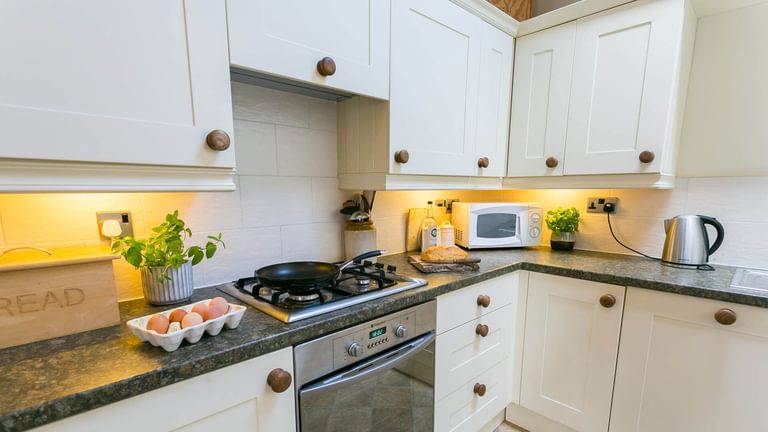 Beudy Odyn Pentraeth Anglesey kitchen 2 1920x1080