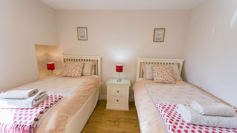 Beudy Penrhyn Church Bay Anglesey twin bedroom 2 1920x1080