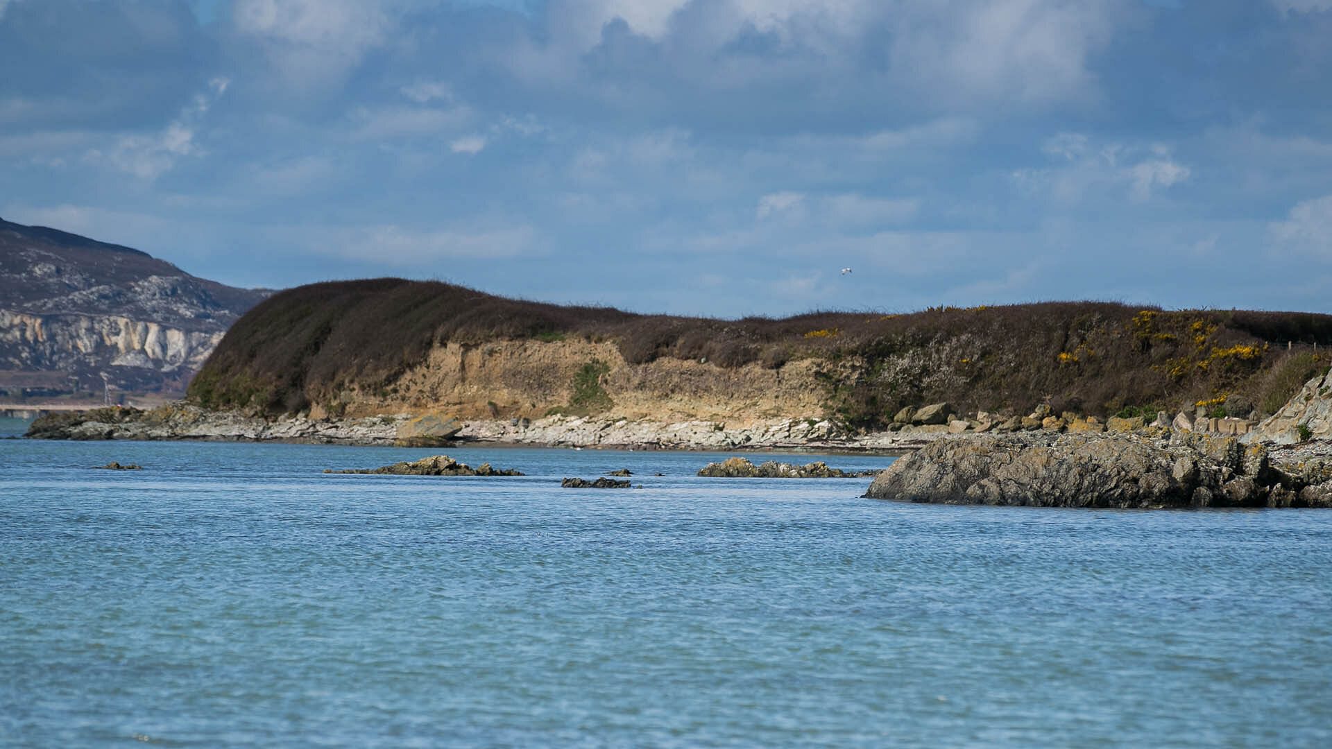 Beudy Penrhyn Church Bay Anglesey view from Penrhyn Fawr beach 1920x1080