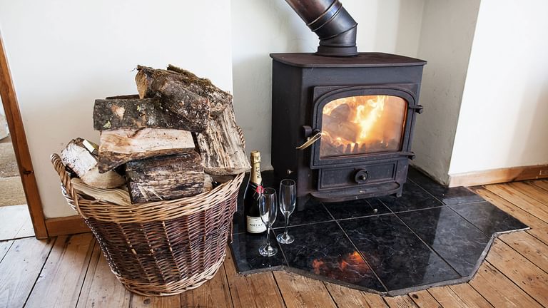 Beachcombers Borthwen Anglesey wood burning stove 1920x1080