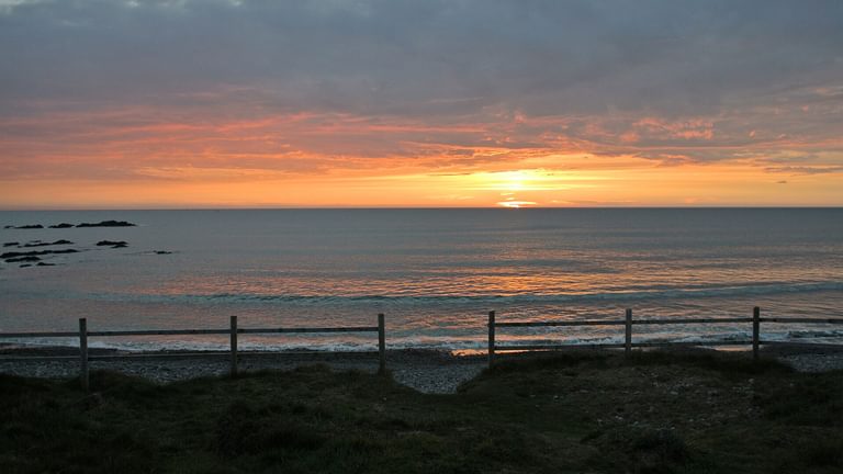 Beachcombers Borthwen sunset sea 1920x1080