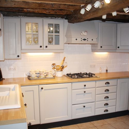 Beau Cottage Beaumaris kitchen 1920x1080