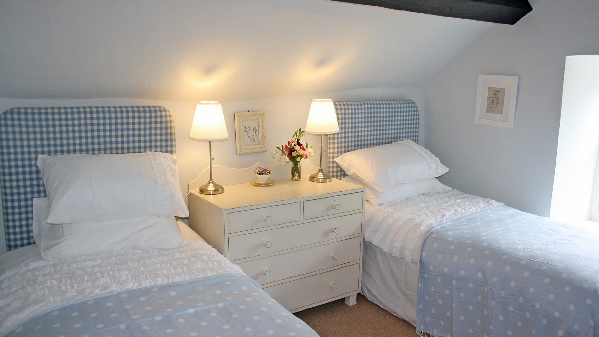 Beau Cottage Beaumaris twin bedroom 1920x1080