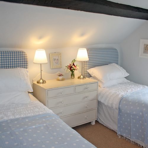 Beau Cottage Beaumaris twin bedroom 1920x1080