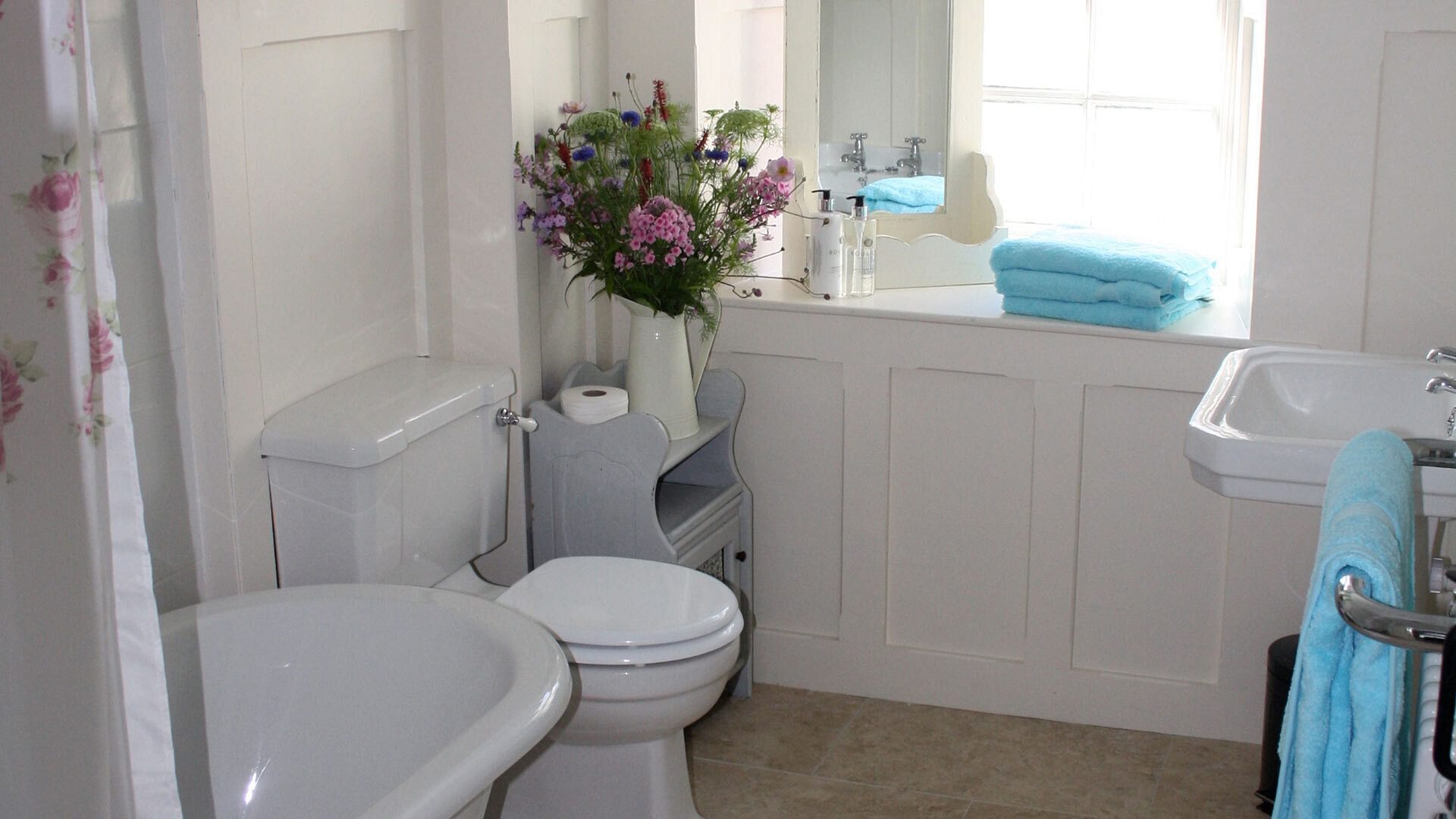 Beau Cottage Beaumaris Bathroom 1920x1080