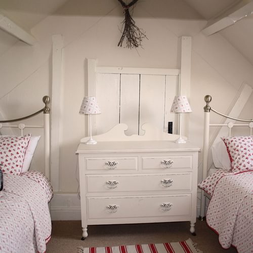 Beau Cottage attic twin room 1920x1080