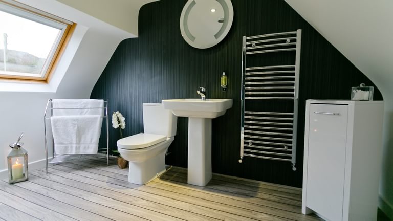 Belan Wen first floor en suite Boltholes and Hideaways Anglesey cottage near the beach