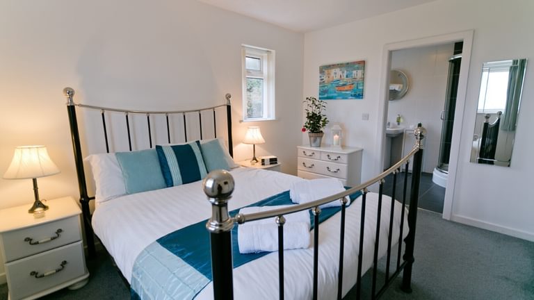 Belan Wen ground floor double bedroom Boltholes and Hideaways Anglesey cottage near the beach