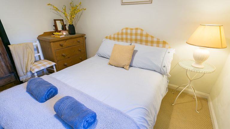 Bryn Mor Llanddona Anglesey main bedroom 1920x1080