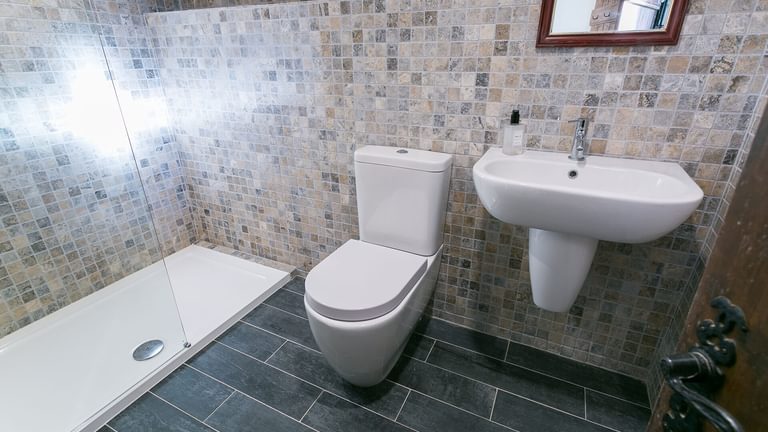 Bryn Mor Llanddona Anglesey bathroom 2 1920x1080