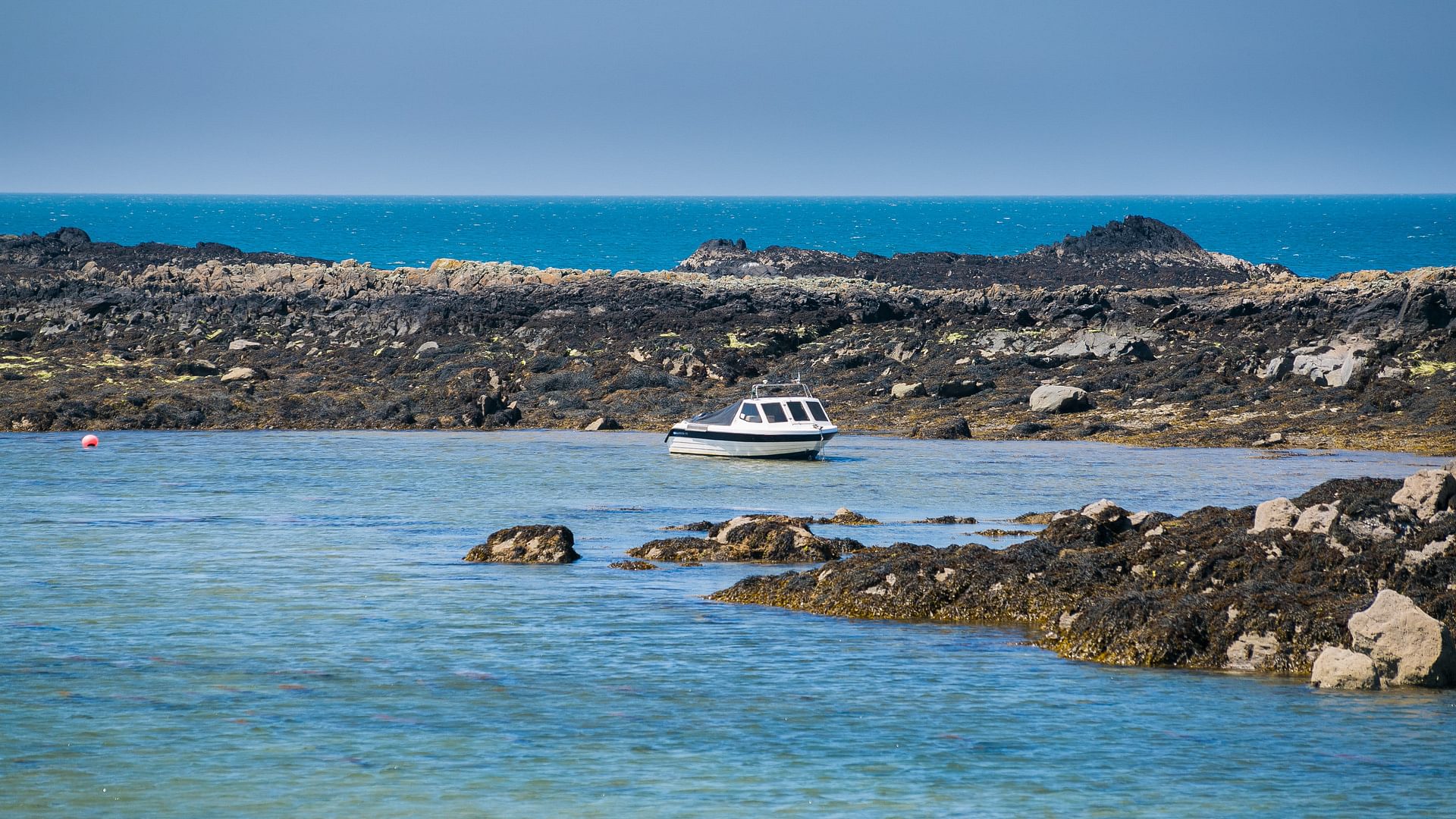 Bro Dawel Rhosneigr LL64 5 UX boat 1920x1080