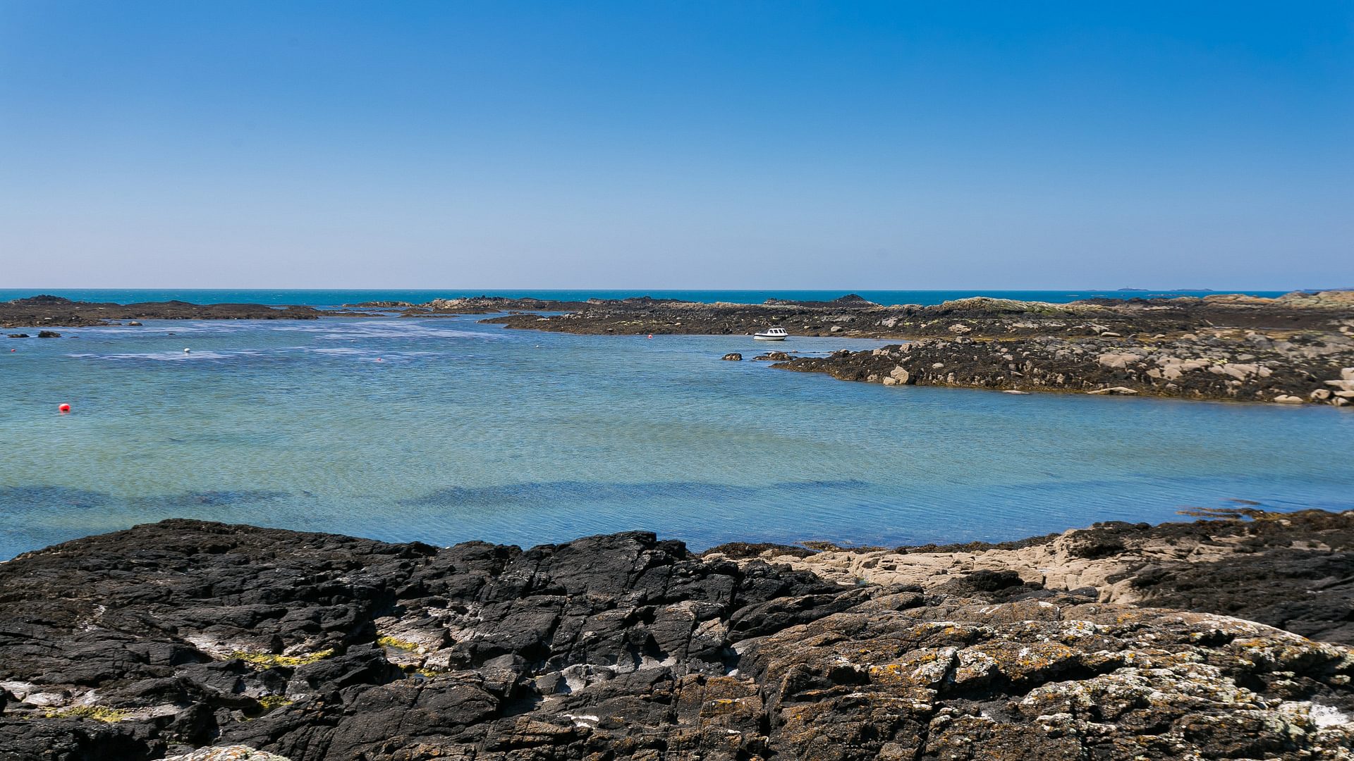 Bro Dawel Rhosneigr LL64 5 UX sea 1920x1080