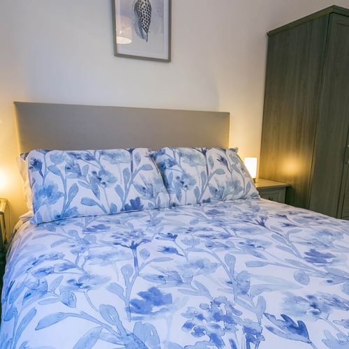 Bron Heulog Llanerchymedd Anglesey bedroom blue 1920x1080
