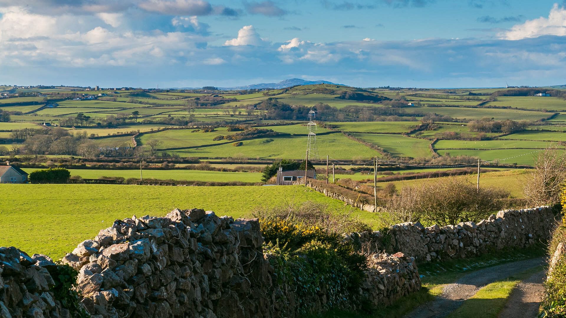 Bron Heulog Llanerchymedd Anglesey lane mountain view 2 1920x1080