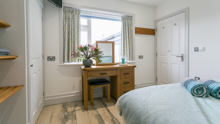 Bwthyn Alberts Ravenspoint Road Trearddur Bay Anglesey LL652 AQ front bedroom 1920x1080