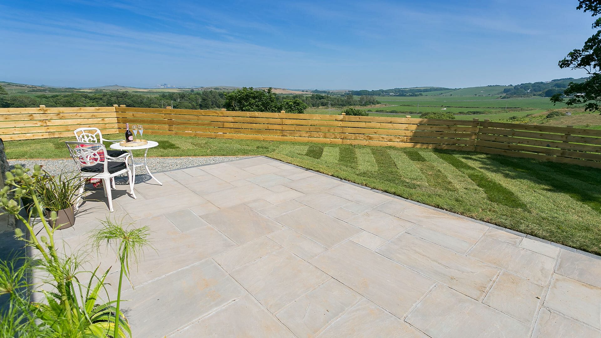 Bwncath Hebog Llanfairynghornwy Anglesey patio view 1920x1080