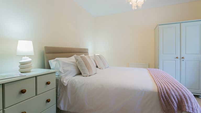 Gamdda Fawr Marianglas Anglesey LL738 NY pink room 1920x1080