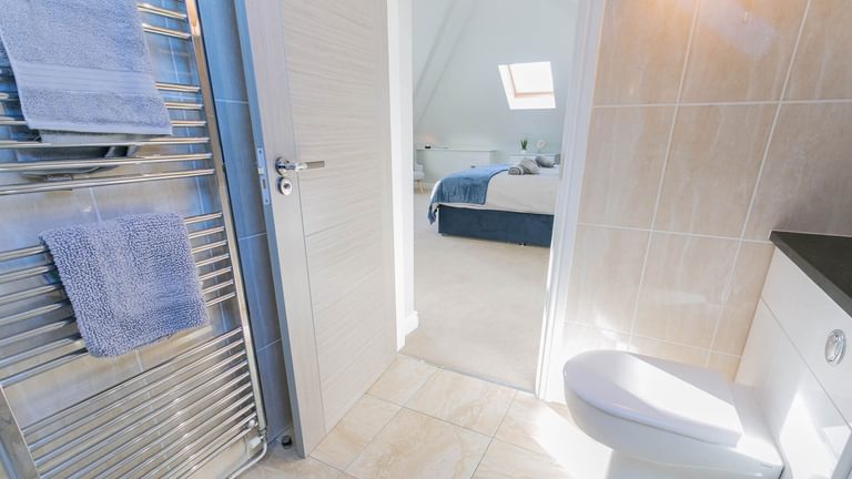 Garreg Hen Trearddur Bay Anglesey bathroom bedroom 3 1920x1080