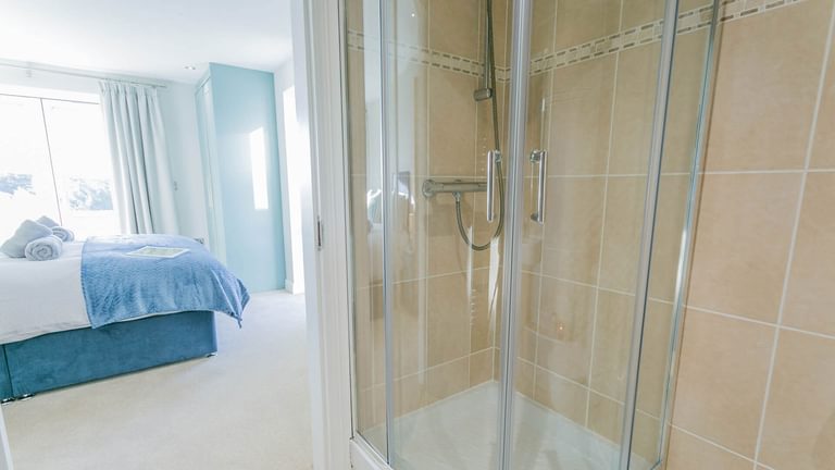 Garreg Hen Trearddur Bay Anglesey bathroom bedroom 2 1920x1080