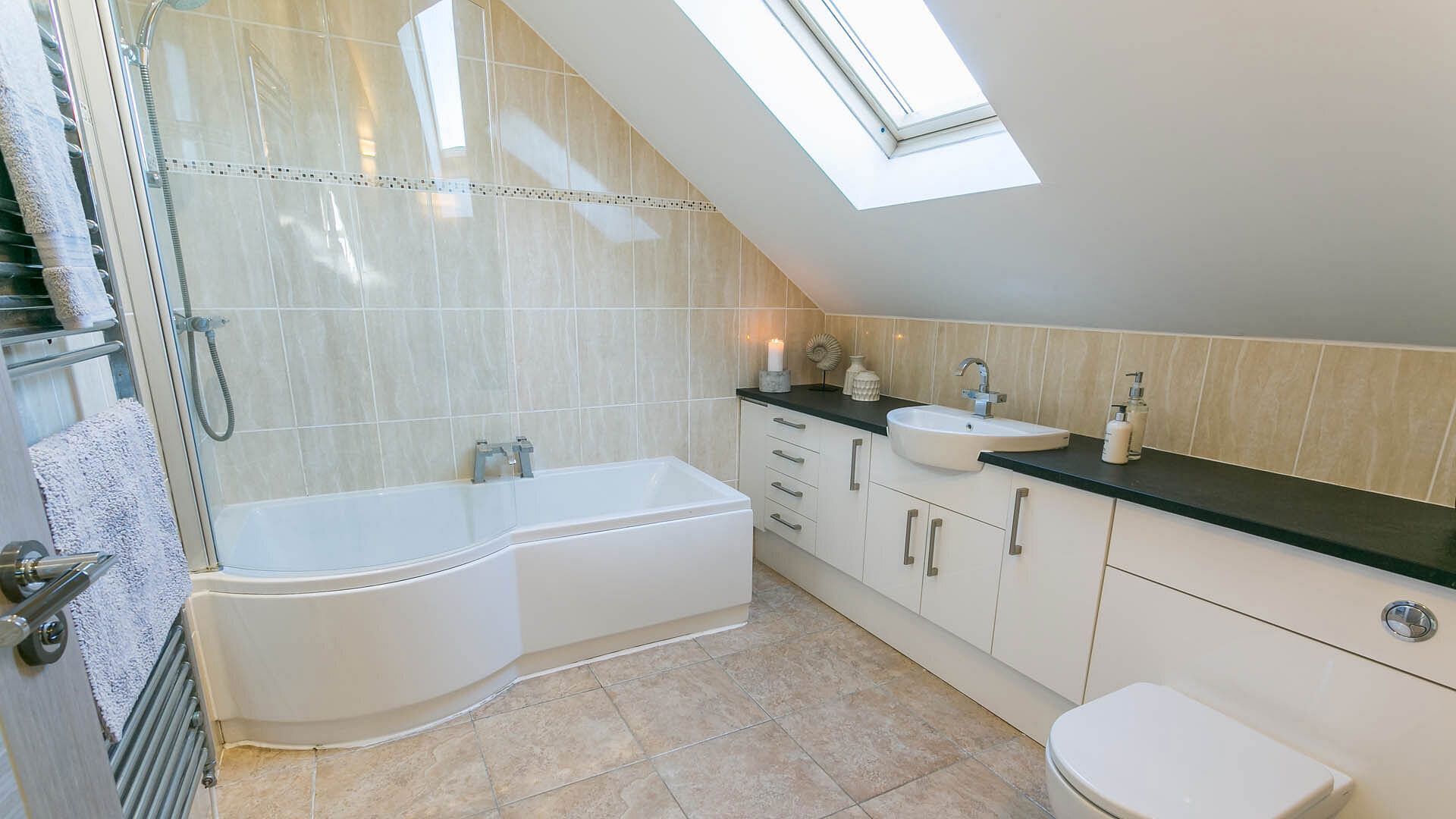 Garreg Hen Trearddur Bay Anglesey bathroom 6 1920x1080