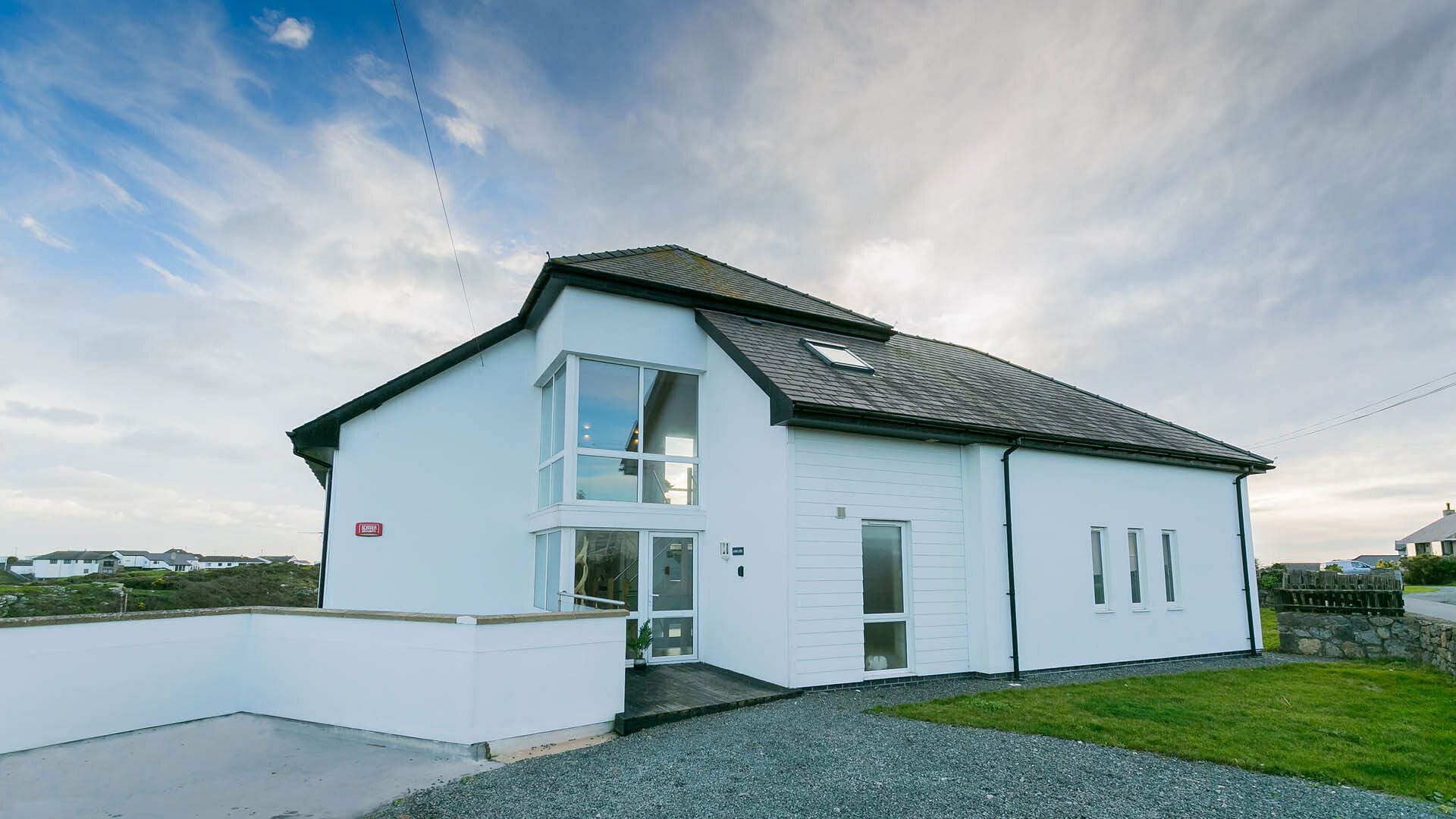 Garreg Hen Trearddur Bay Anglesey external room 1920x1080