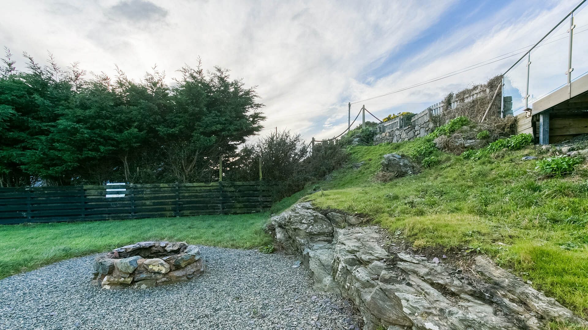 Garreg Hen Trearddur Bay Anglesey garden 1920x1080