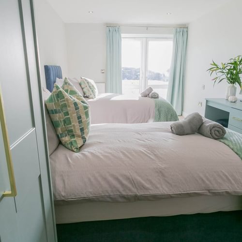 Garreg Hen Trearddur Bay Anglesey twin bedroom 2 1920x1080
