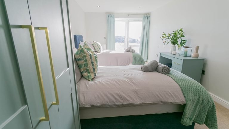 Garreg Hen Trearddur Bay Anglesey twin bedroom 2 1920x1080