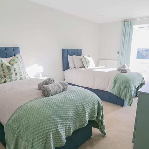 Garreg Hen Trearddur Bay Anglesey twin bedroom 3 1920x1080
